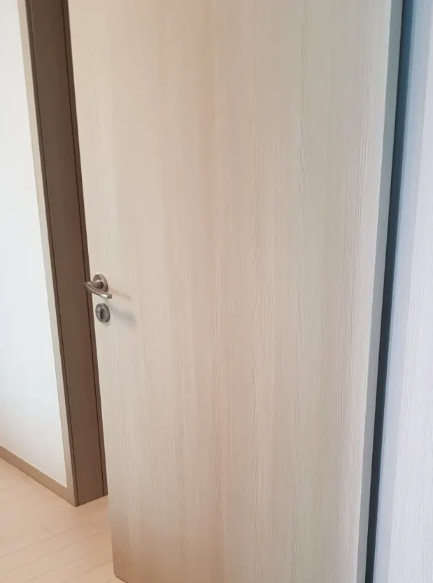 마포 문짝부분복원수리 복원 후 문짝 손잡이 주변 사진