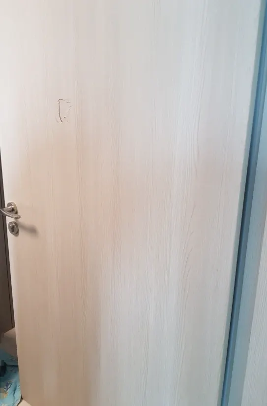 마포 문짝부분복원수리 문짝 모서리 파임 복원 전 사진